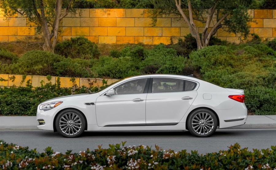  Kia K900 2015 года  (фото 18 из 21)